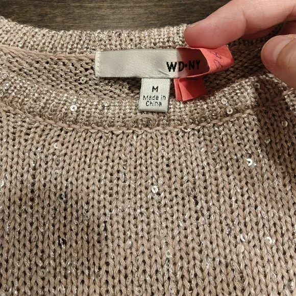 Short sleeve lightweight sequin sweater size Medium - Picture 8 of 9